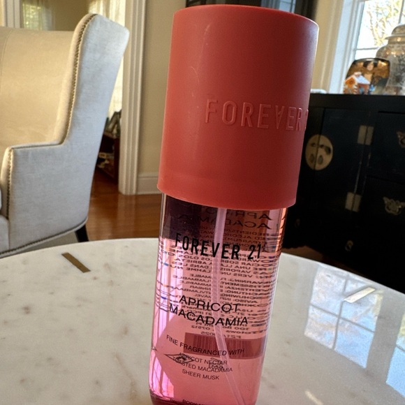 Forever 21 Apricot Macadamia body Mist 8 fl oz - Picture 5 of 6